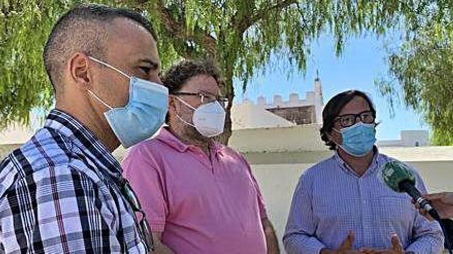 Daniel Becerra, Vicent Torres y Javier Marí durante la rueda de prensa, ayer en Sant Jordi.