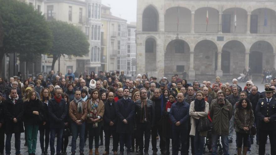 Ciudadanos concentrados en la Plaza Mayor.