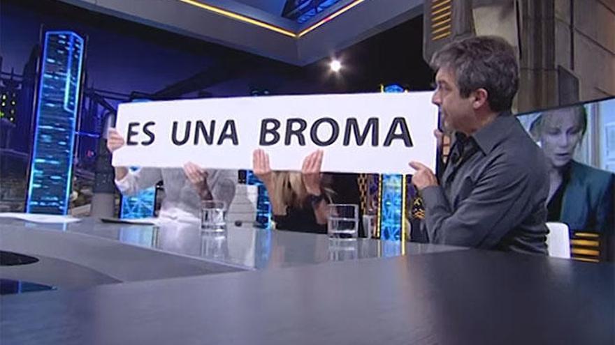 Pablo Motos, Belén Rueda y Ricardo Darín, tras una broma.