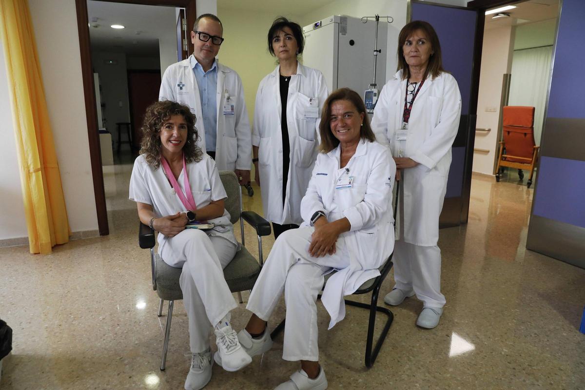 Integrantes del equipo del Hospital San Agustín que llevará a los domicilios quimioterapia para pacientes con cáncer hematológico.