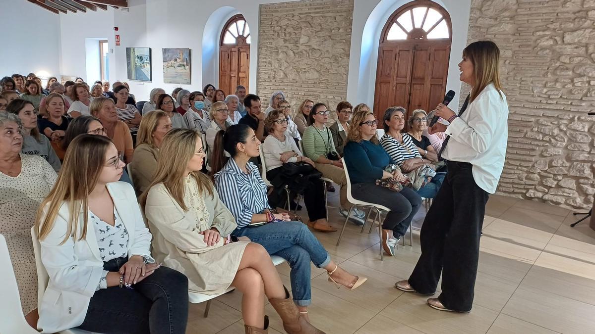 La directora Mabel Lozano en la presentación de su documental Biografía del cadáver de una mujer