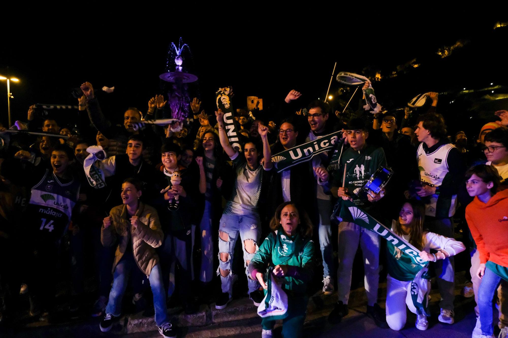 La afición del Unicaja celebra la Copa del Rey en las calles de Málaga