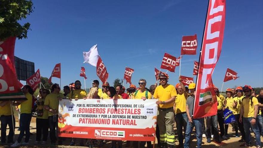 Los bomberos piden a la Junta que aplique la categoría profesional