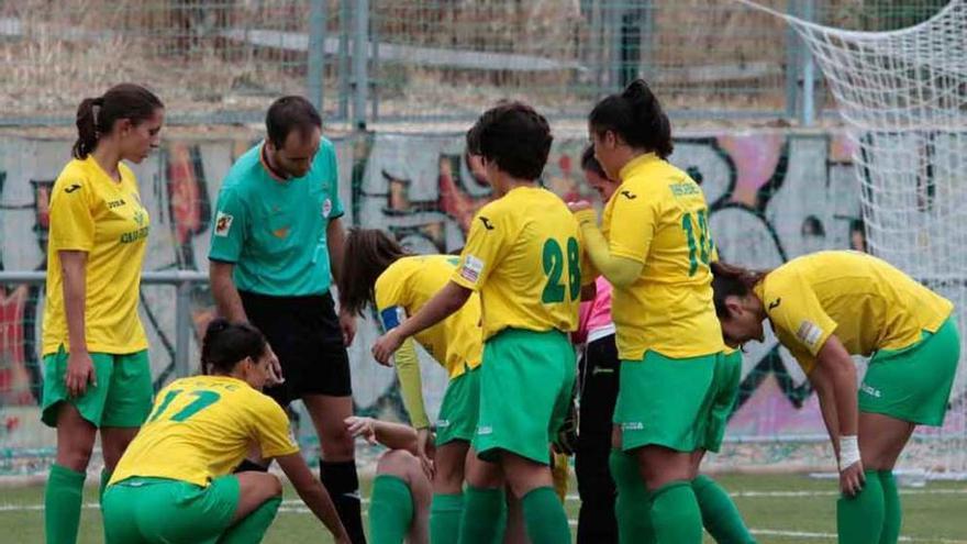 El Caja Rural celebra el 1-0 con Bea, que se jugó el tipo para marcar.