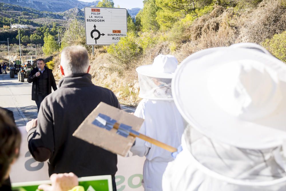 Agricultores de la provincia se manifiestan contra el plan de erradicación de la Xylella del Consell