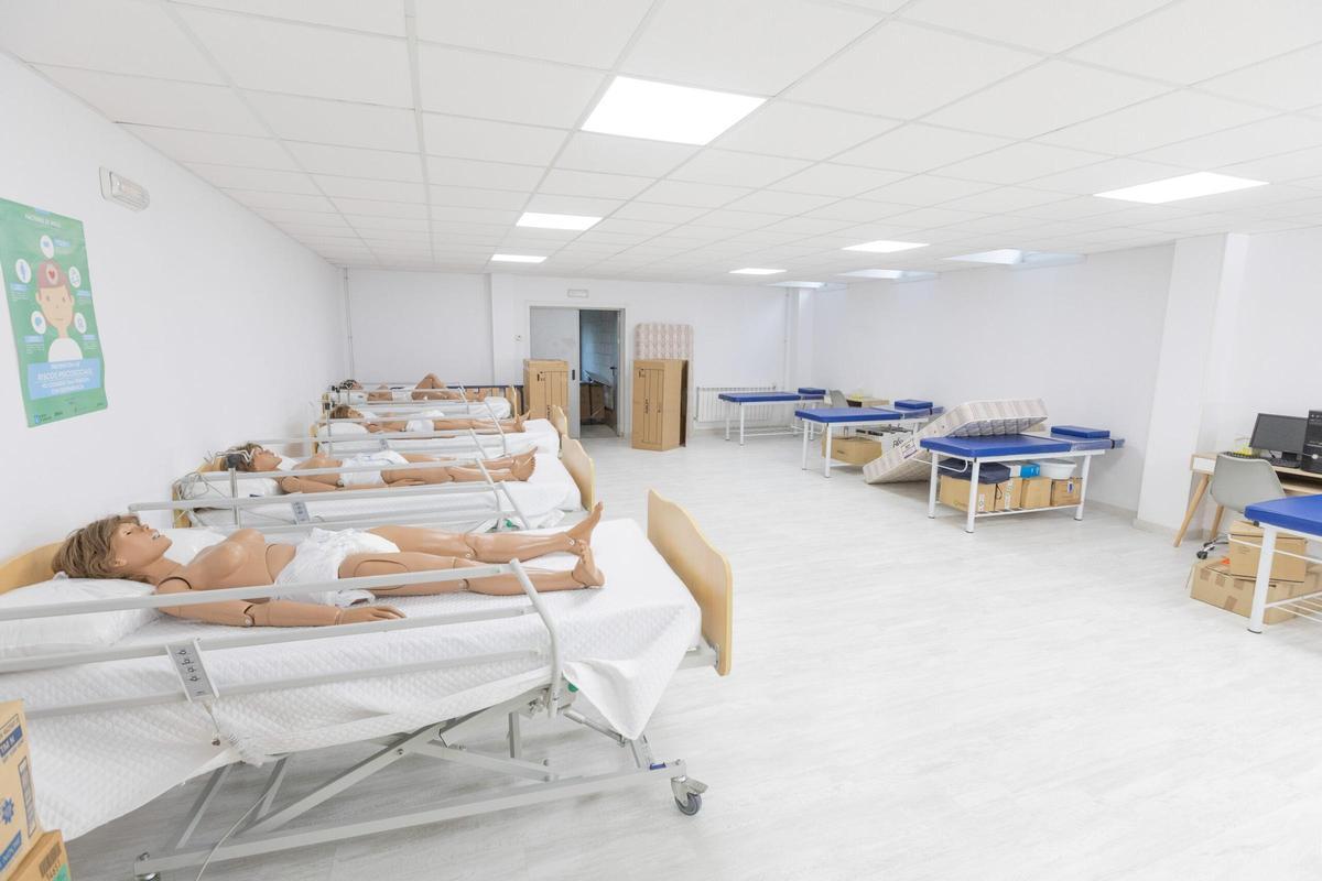 Aula de simulación de un centro de atención sociosanitaria del Lab Barbanza.
