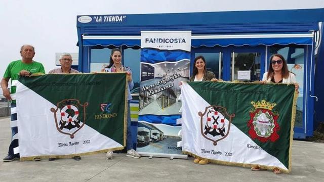 La presentación oficial de las banderas de la LGT, ayer en Fandicosta, que se disputarán mañana y el domingo en aguas de Meira. | //