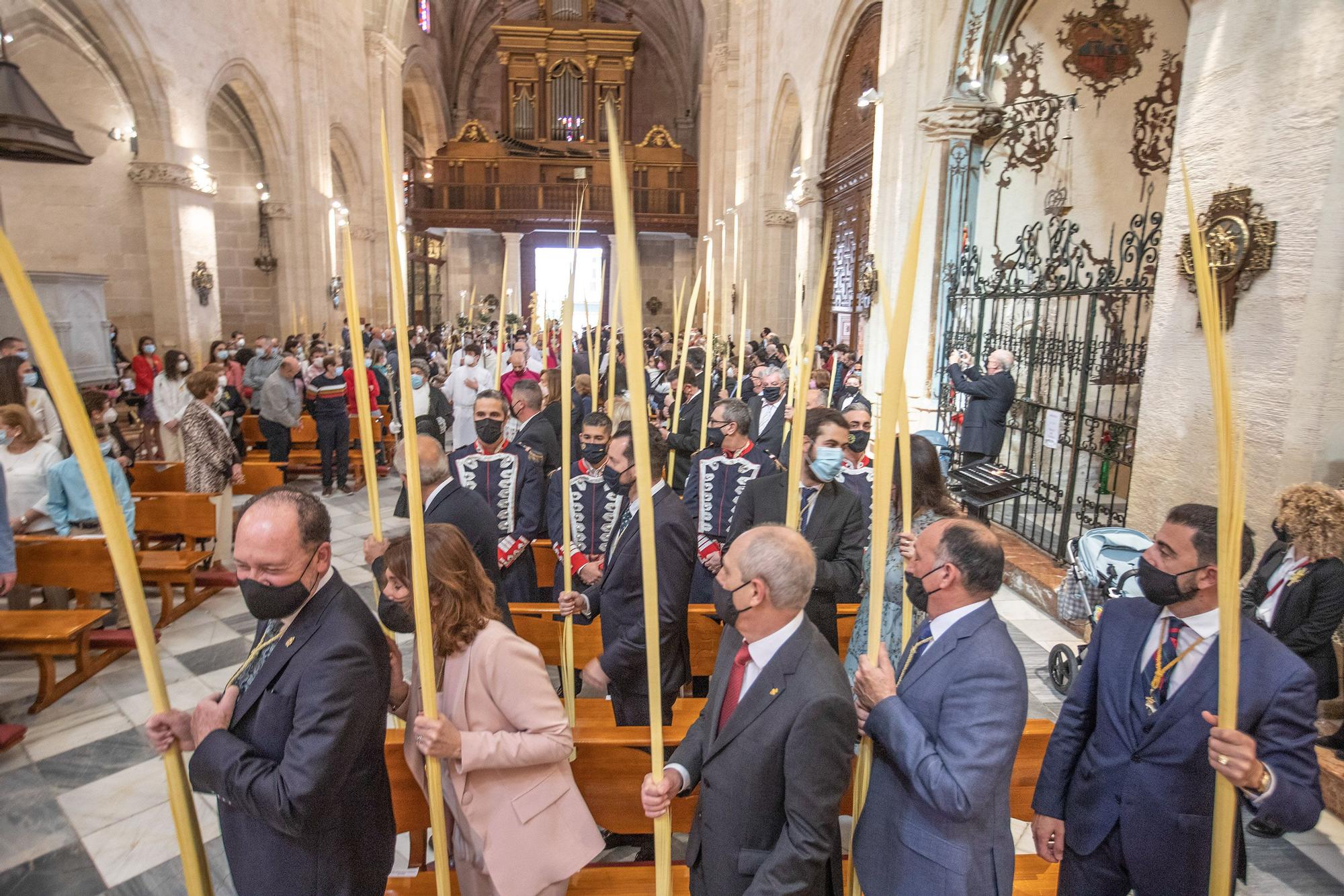 El obispo Munilla preside la procesión de las Palmas en Orihuela