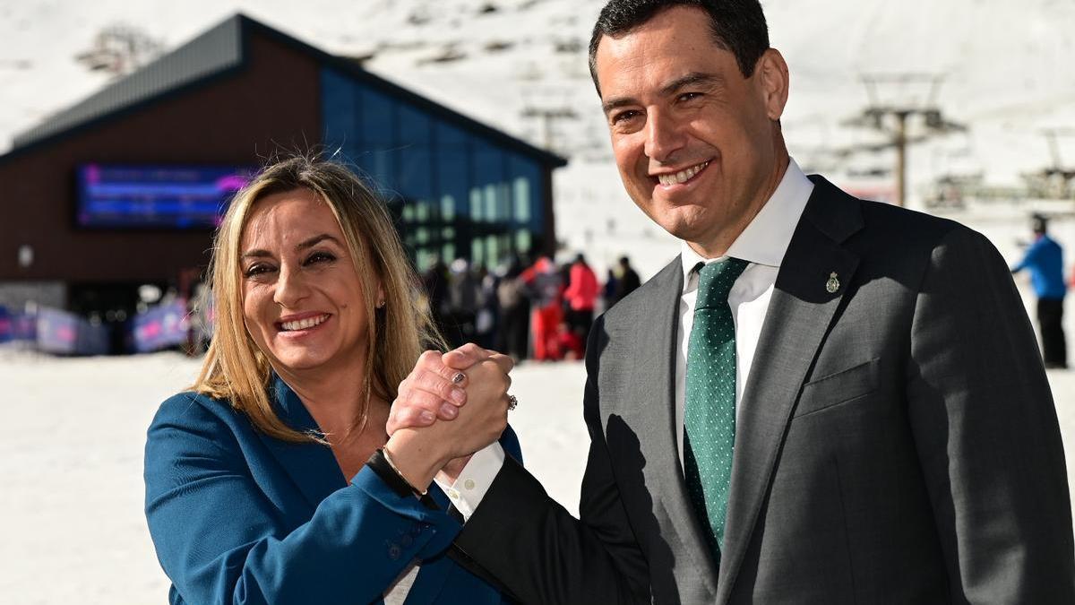 Marifrán Carazo junto a Juanma Moreno.