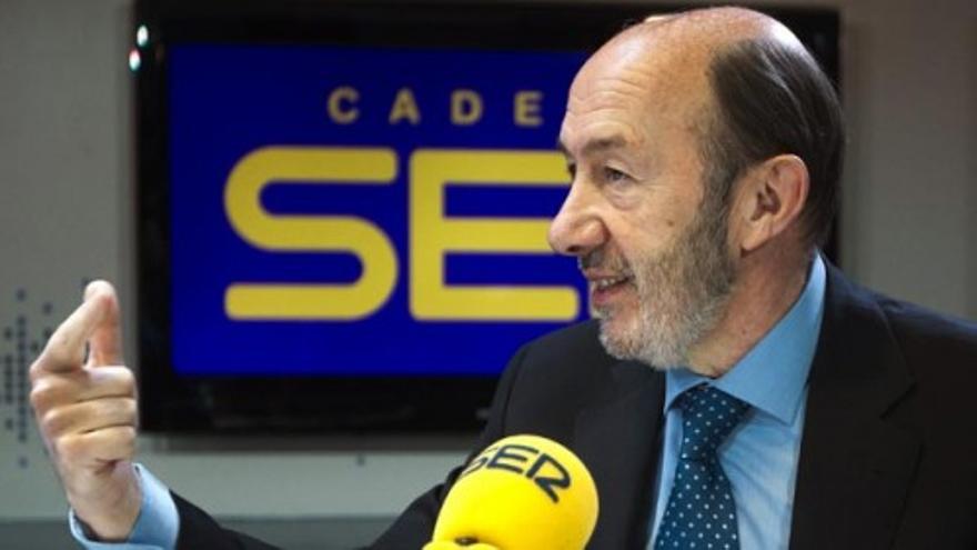 Rubalcaba: &quot;No tengo el móvil de Rajoy&quot;