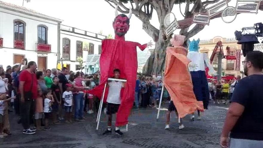 Fin de semana festivo en Gran Canaria: una ruta entre banderas y aguacates
