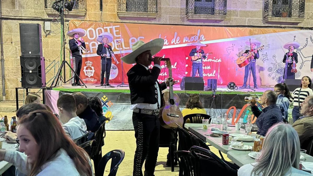 Fotografía dunha pasada edición da Festa do Emigrante en Ponte Caldelas.