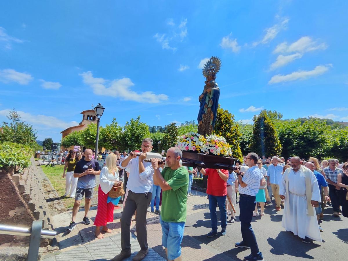 La procesión de Nuestra Señora de la Salud de Lieres, en imágenes