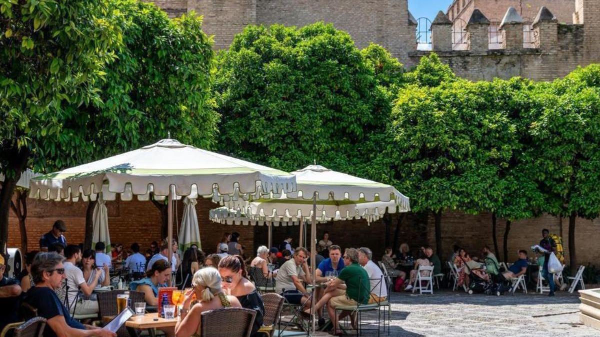 Francia pide a todos sus ciudadanos que hagan las maletas hacia la ciudad española "con cerveza a dos euros"