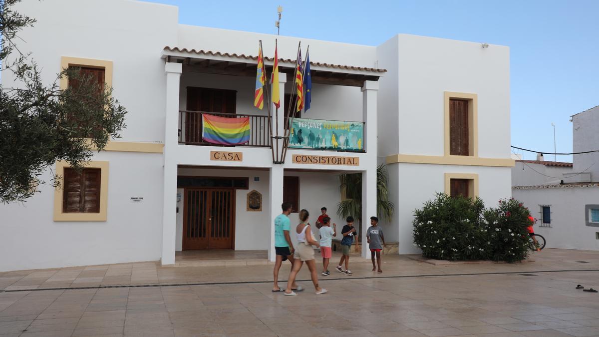 Fachada del Consell de Formentera, en la plaza de la Constitució