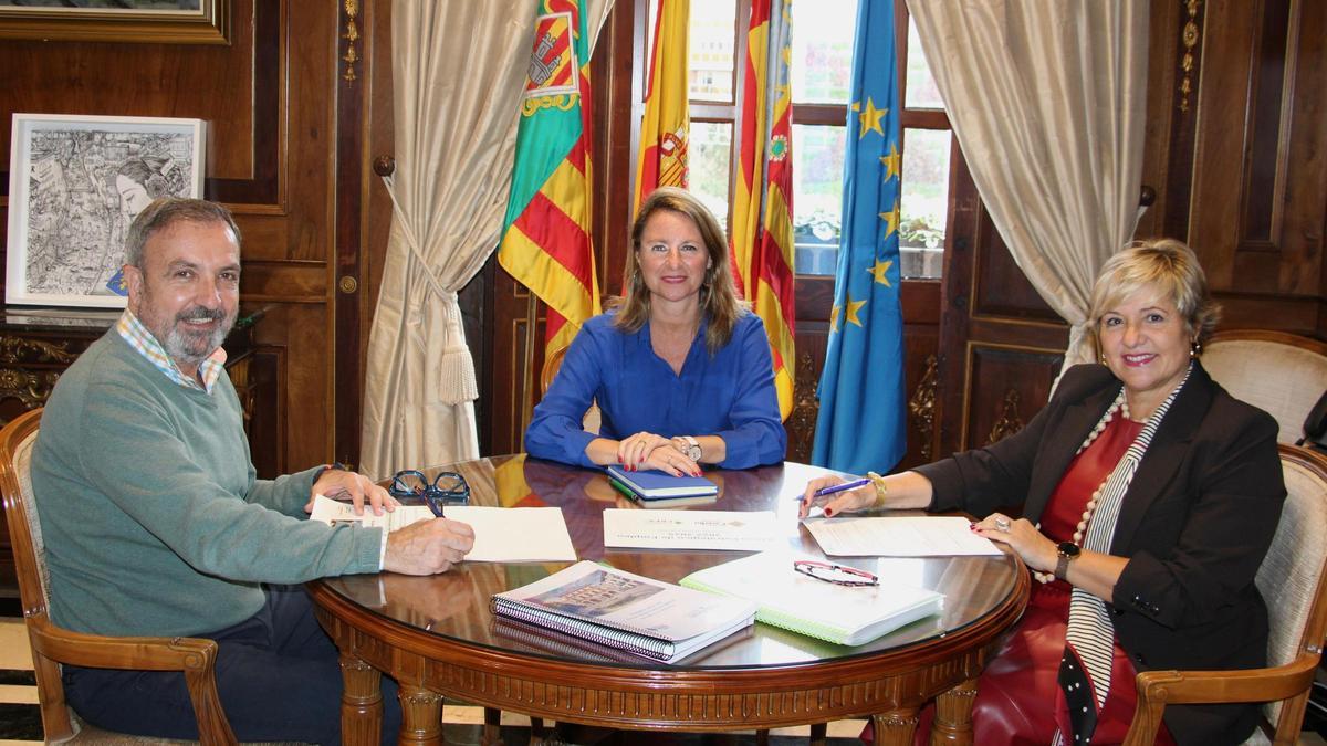 Redondo, Carrasco y Pavón durante la reunión de trabajo sobre el III Plan Estratégico de Empleo de Castelló.