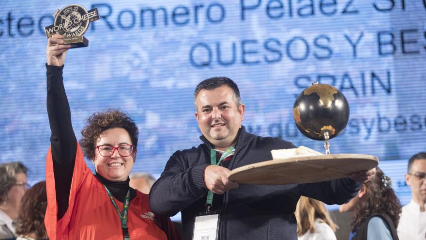 El mejor queso del mundo es español: el jurado elige en Oviedo un lácteo de cabra proveniente de Jaén ganador del World Cheese Awards