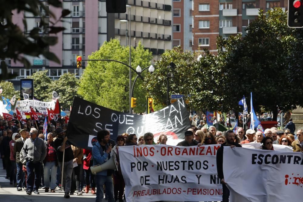 Los sindicatos minoritarios reclaman en Gijón políticas contra la precariedad