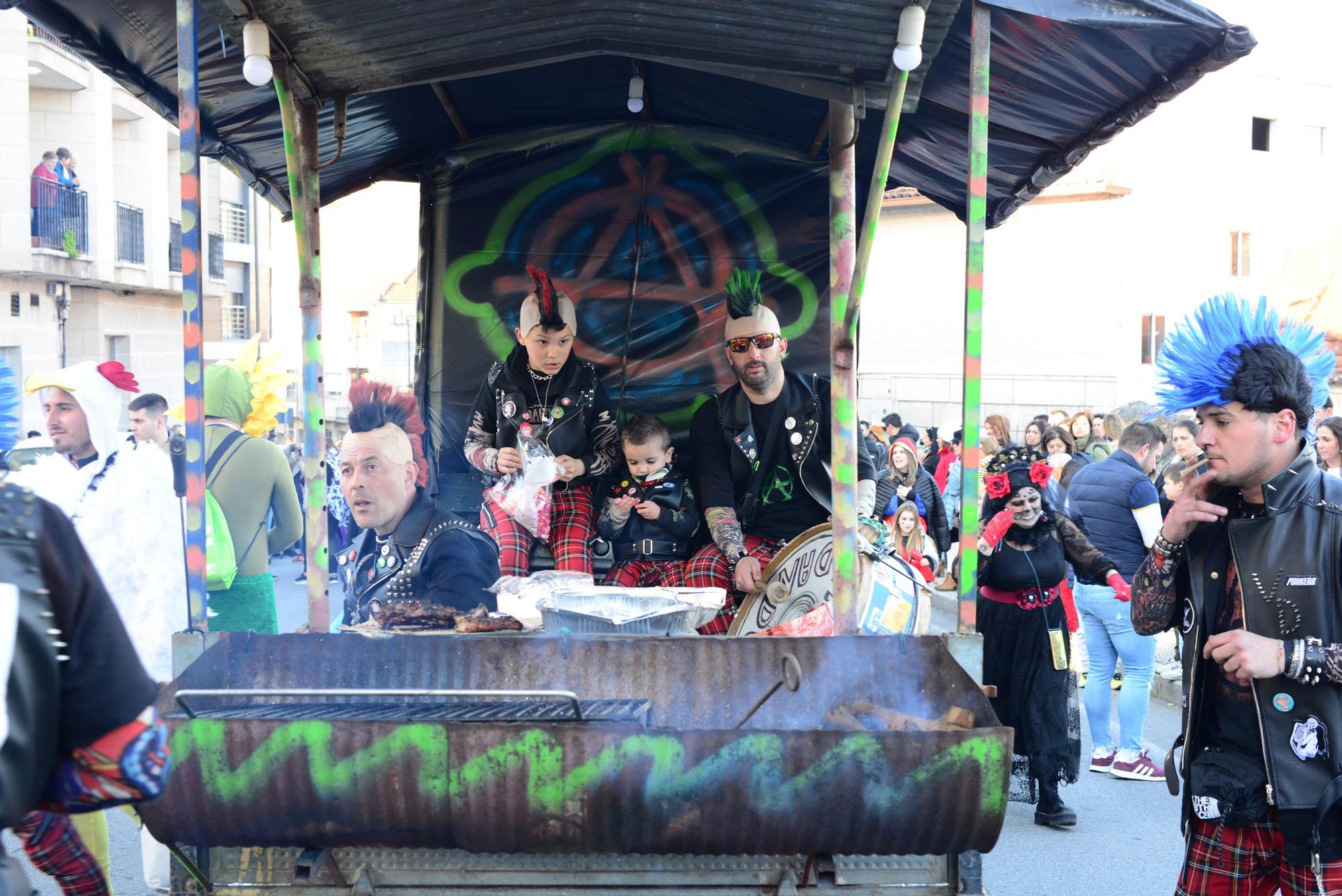 Moaña "llora" el fin del carnaval con el Enterro da Sardiña