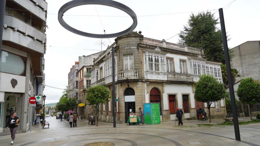 Una treintena del centenar de bajos comerciales del corazón urbano de Lalín están sin actividad