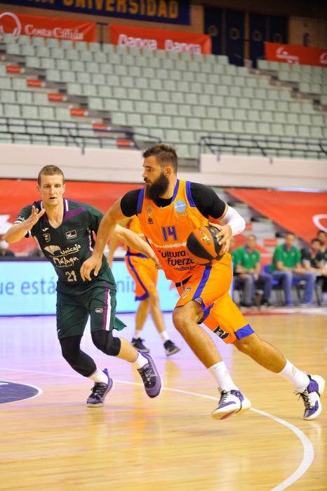 Partido entre el Unicaja y el Valencia Basket