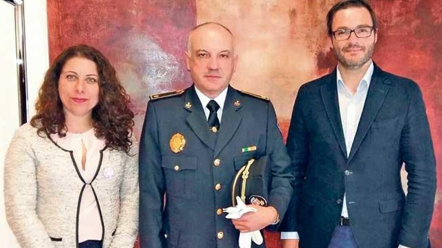 El nuevo jefe de Policía se reúne con el alcalde.