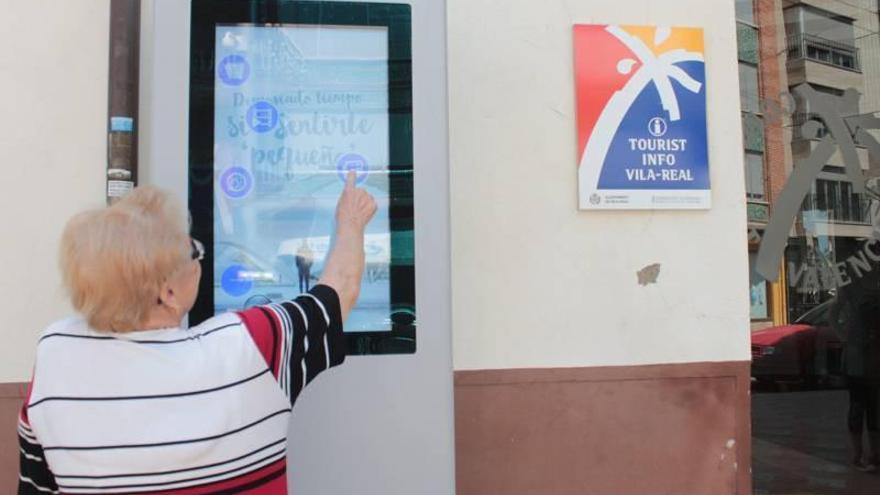Vila-real estrena pantalla táctil exterior en la oficina de turismo