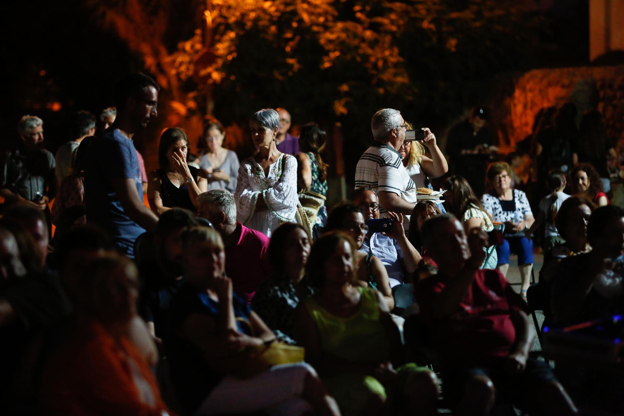 El Institut d'Estudis Eivissencs celebró su fiesta de la Nit de Sant Joan en Puig d'en Valls.