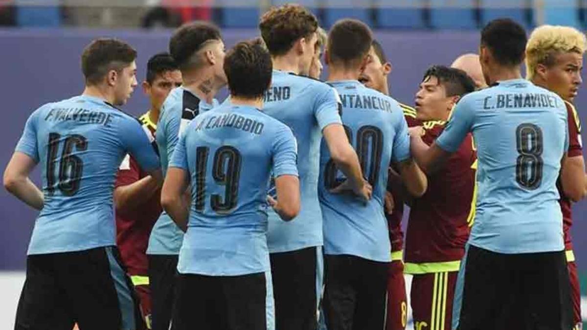 Los jugadores de Uruguay y Venezuela llevaron la batalla al hotel