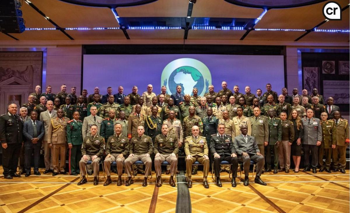 Fotografía de familia con motivo de la participación del Mando de Canarias en el African Land Forces Summit 2026 en Roma, Italia.