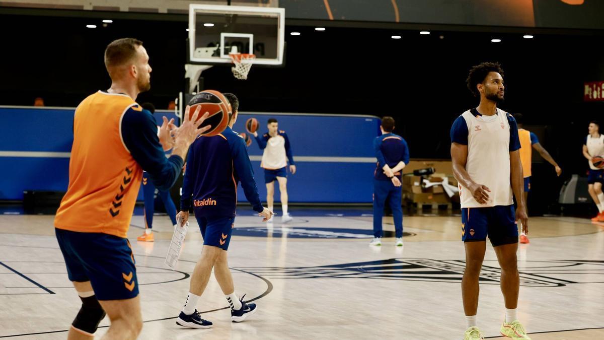 Valencia. Entrenamiento Valencia Basket y rueda de prensa de Pedro Martínez VLC SPD