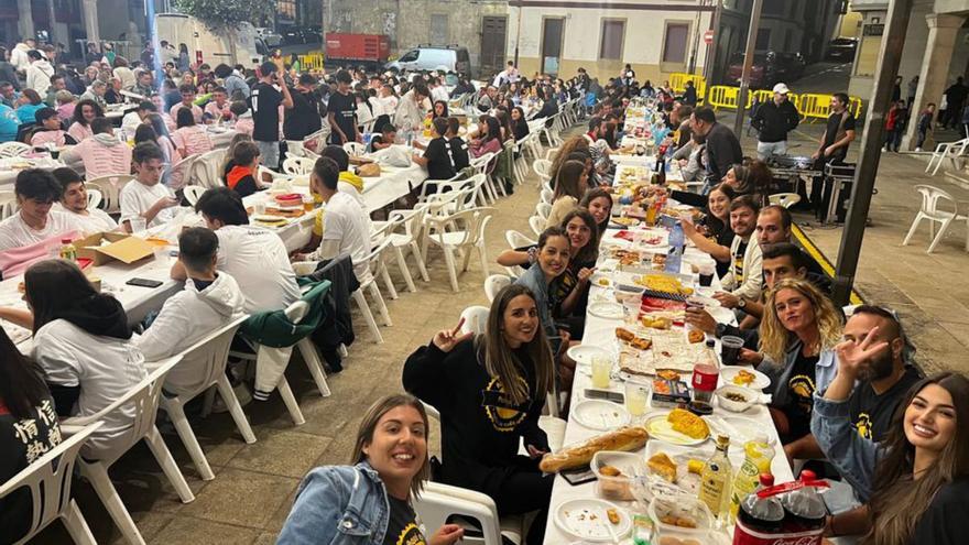 La cena de peñas durante las fiestas del año pasado.