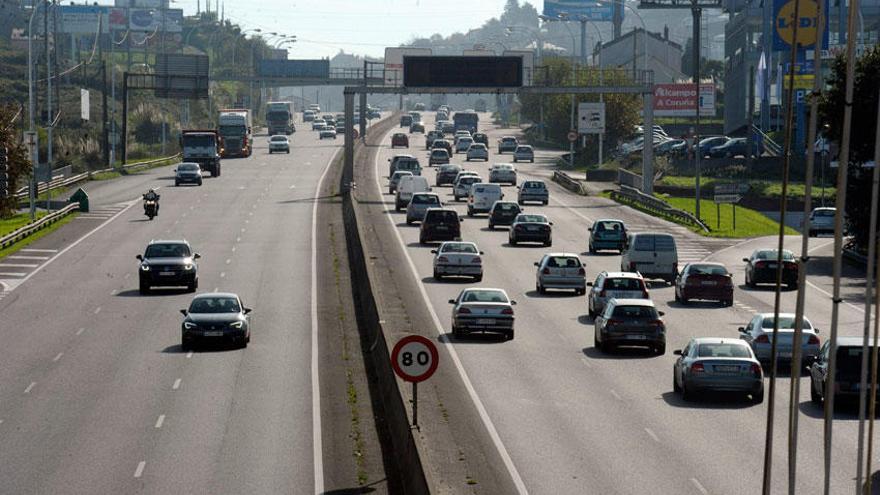 Accesos a la ciudad por la avenida de Alfonso Molina.