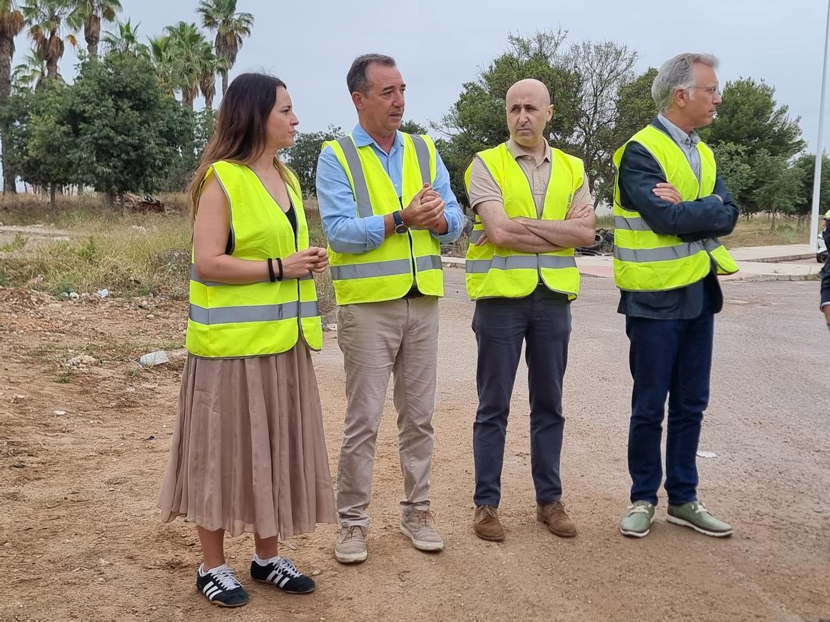 Zulima Pérez, Robert Raga y Miguel Polo durante su visita a Riba-roja de Túria.