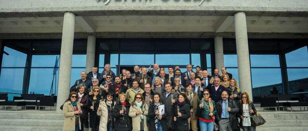 La expedición de Recevin se acercó a la bodega Martín Códax en el marco de su visita a Cambados. // IA