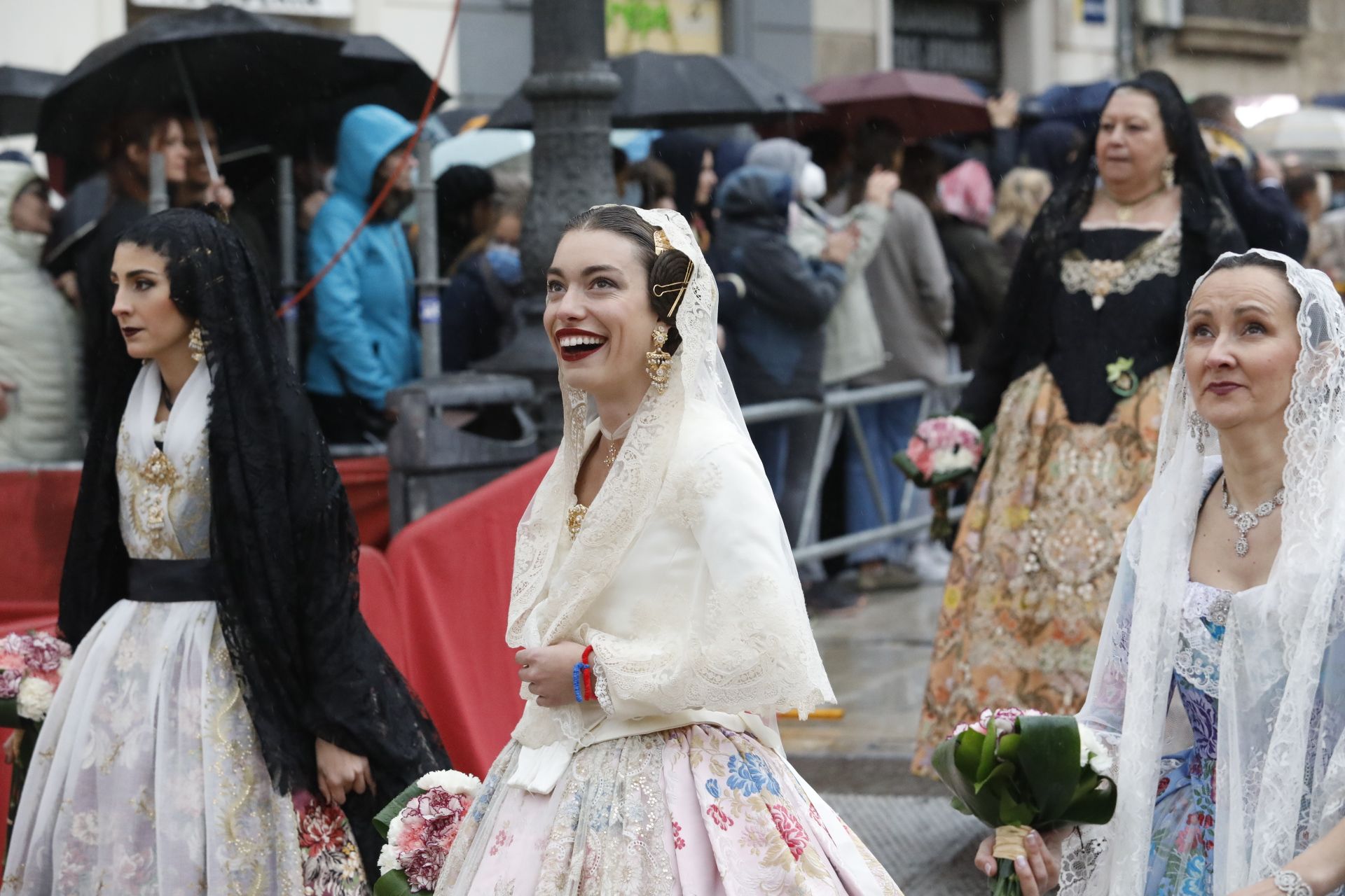 Búscate en el primer día de ofrenda por la calle de Quart (entre las 17:00 a las 18:00 horas)