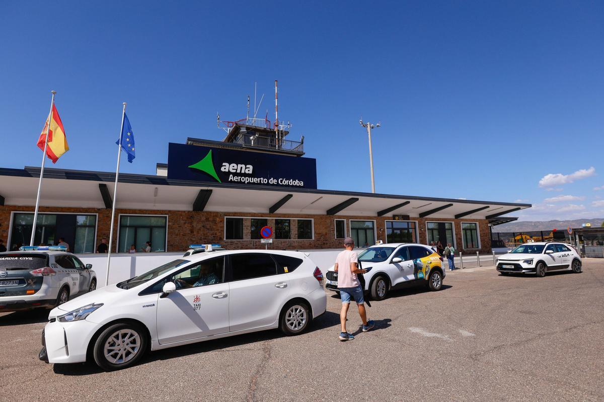Taxis en el Aeropuerto de Córdoba. Taxistas