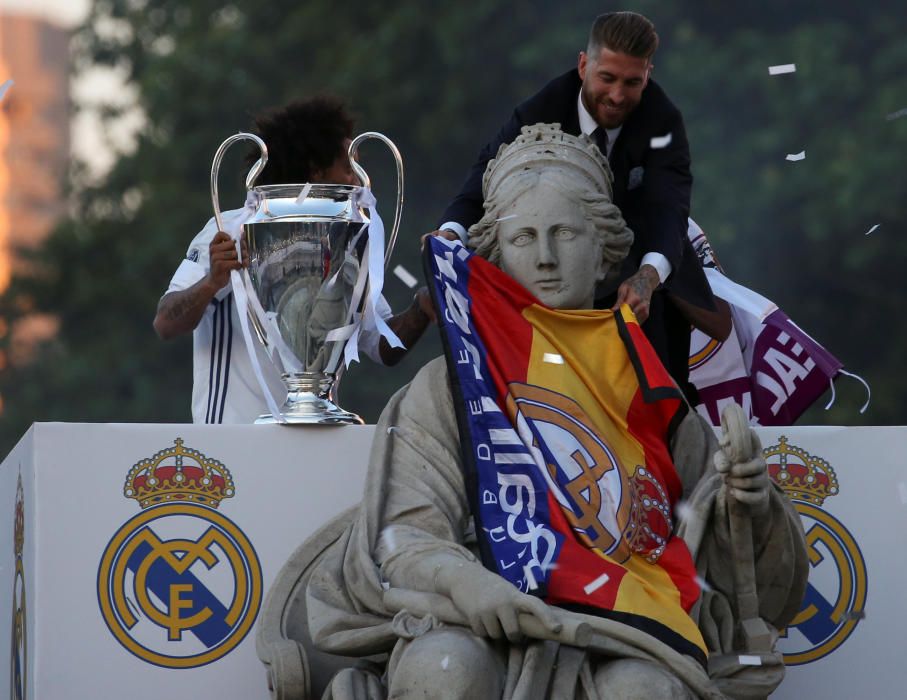 El Real Madrid celebra la duodécima con su afición