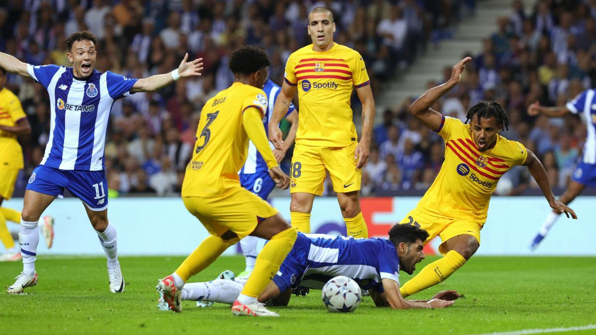 Oriol Romeu, en una acción del partido en Oporto