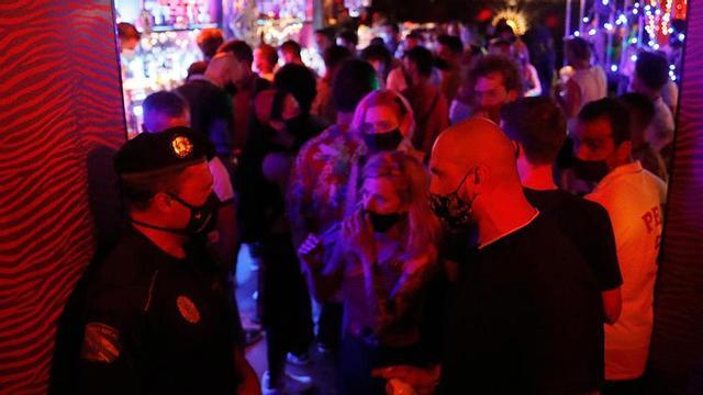 La Policía Local de Vigo vigila las zonas de ocio en la ciudad