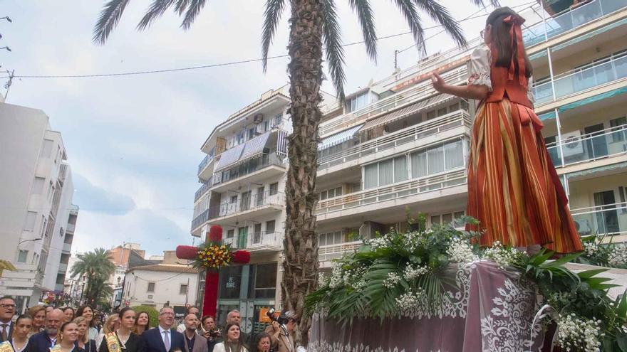 Benidorm desafía a la lluvia y rinde homenaje a la Creu