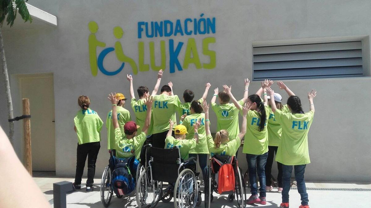 Niños, niñas y jóvenes de la Fundación Lukas.