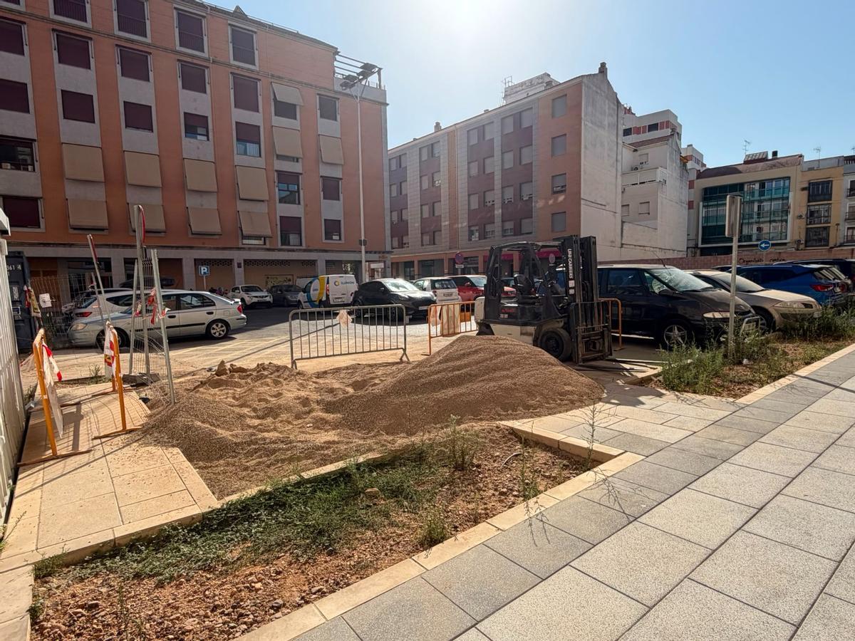 Fotogalería | La suciedad de las obras desespera a los vecinos de la plaza Príncipe de la paz Fotogalería | La suciedad de las obras desespera a los vecinos de la plaza Príncipe de la paz