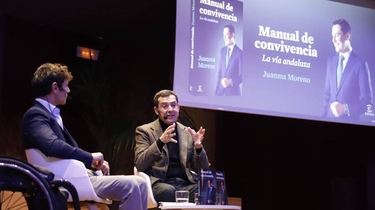 Juanma Moreno presenta su libro, 'Manual de convivencia'