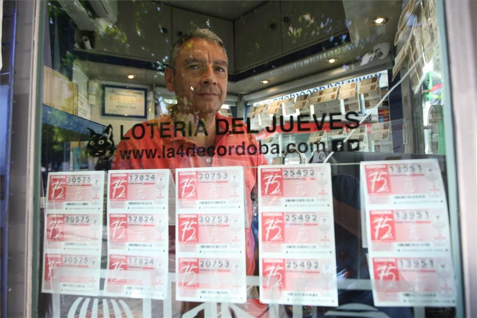 FOTOGALERÍA/ Con el décimo del 75 aniversario de Diario CÓRDOBA