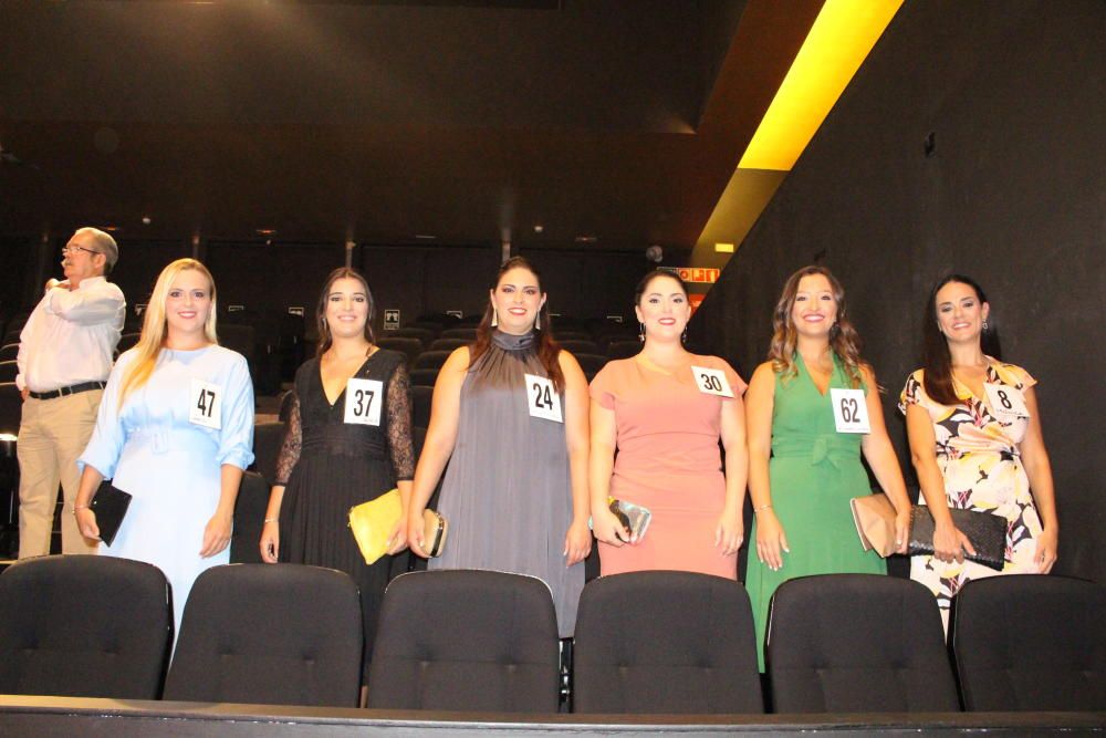 Visita de las aspirantes a fallera mayor de València al Teatre Faller