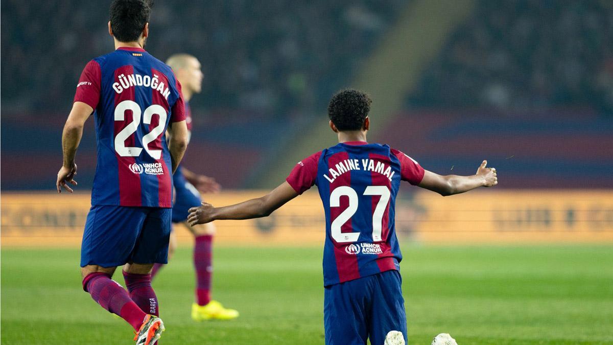 Gündogan y Lamine, durante el Barça - Villarreal