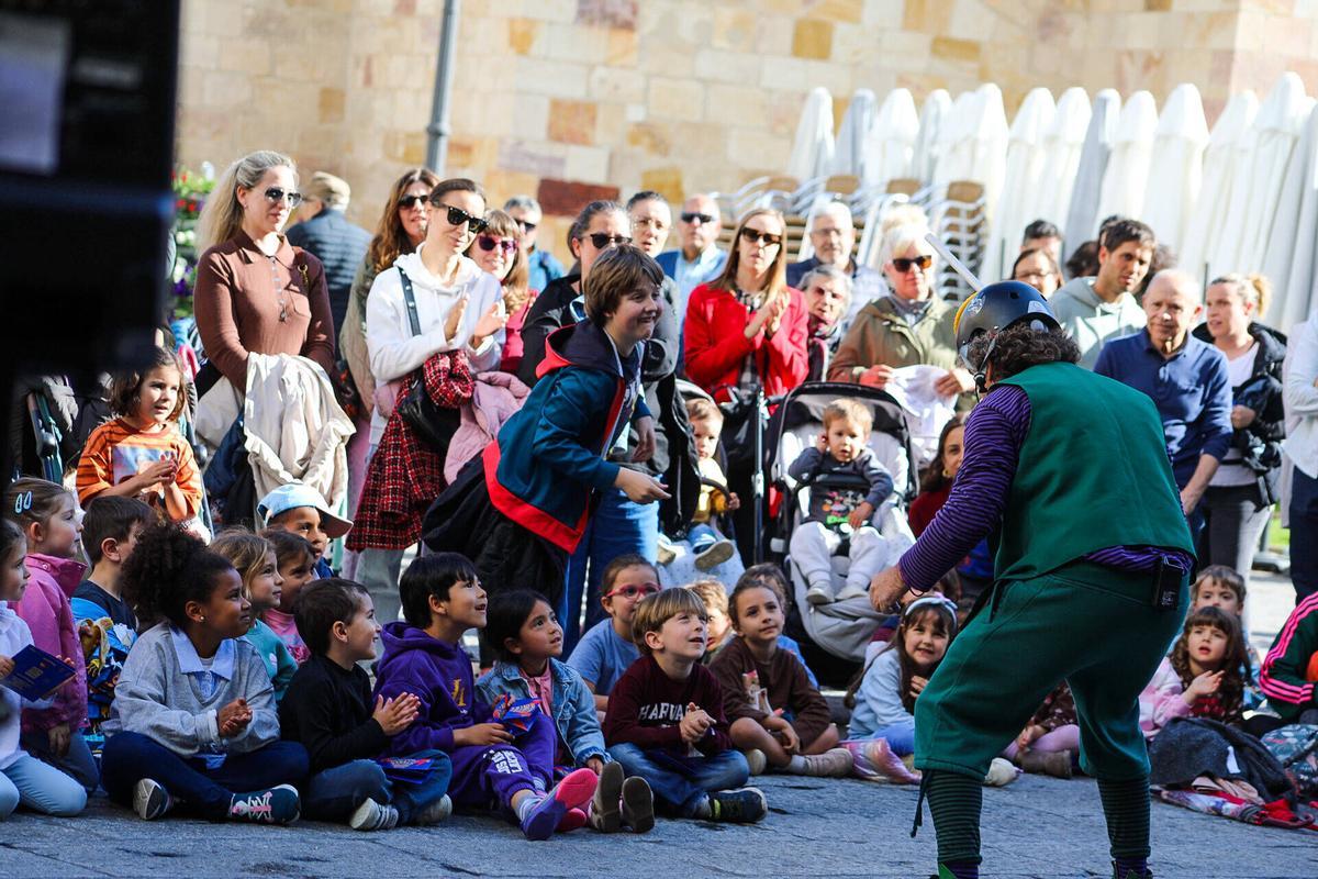 Zamora. Festival de títeres. Pumuki Circo Chisme. Plaza Mayor Zamora. Festival de títeres. Pumuki Circo Chisme. Plaza Mayor