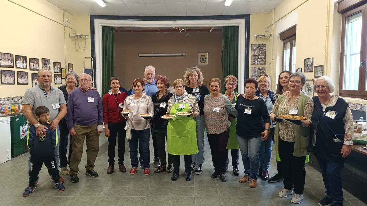 Vega de Poja recupera su tradicional pincheo de San Martín, que no se celebraba desde la pandemia