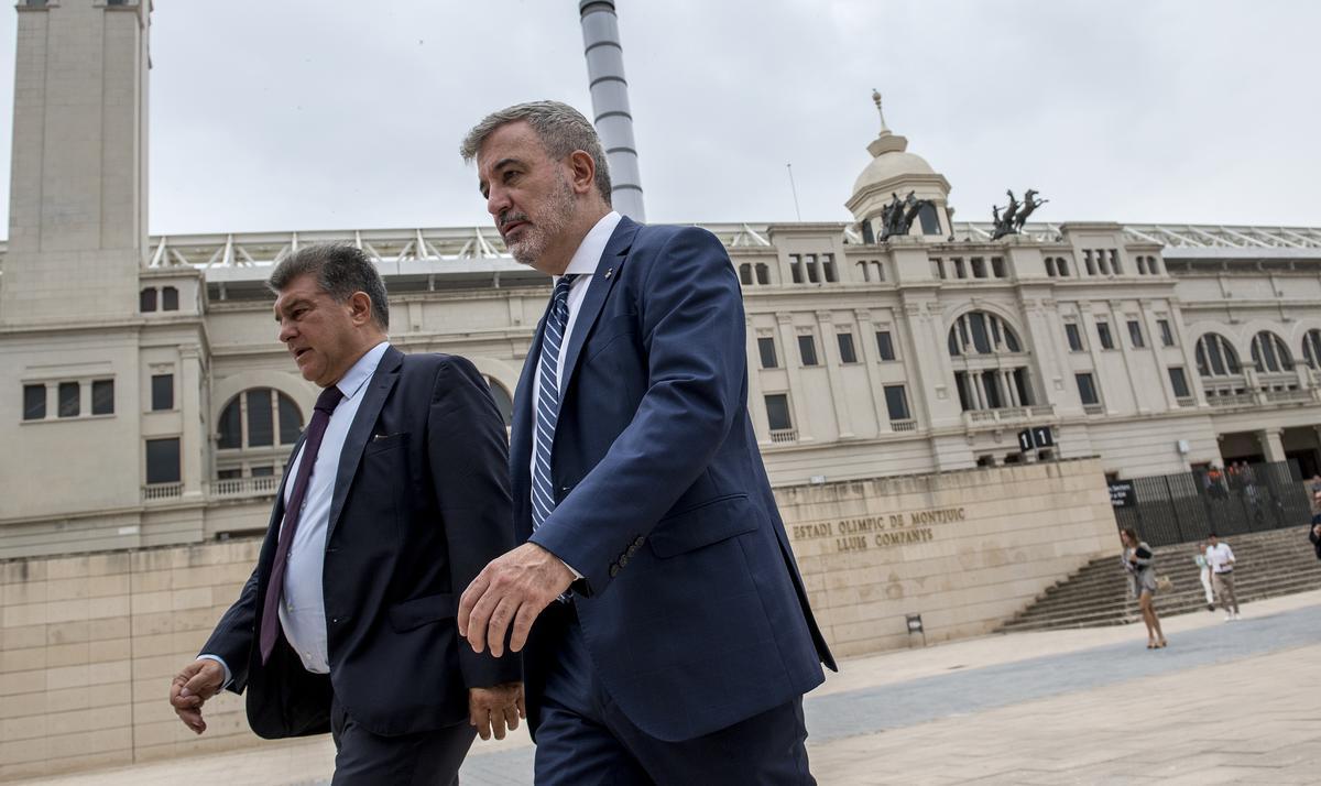 El presidente del Barça, Joan Laporta, y el alcalde de Barcelona, Jaume Collboni, en una comparecencia reciente en el Estadi Olímpic Lluís Companys.